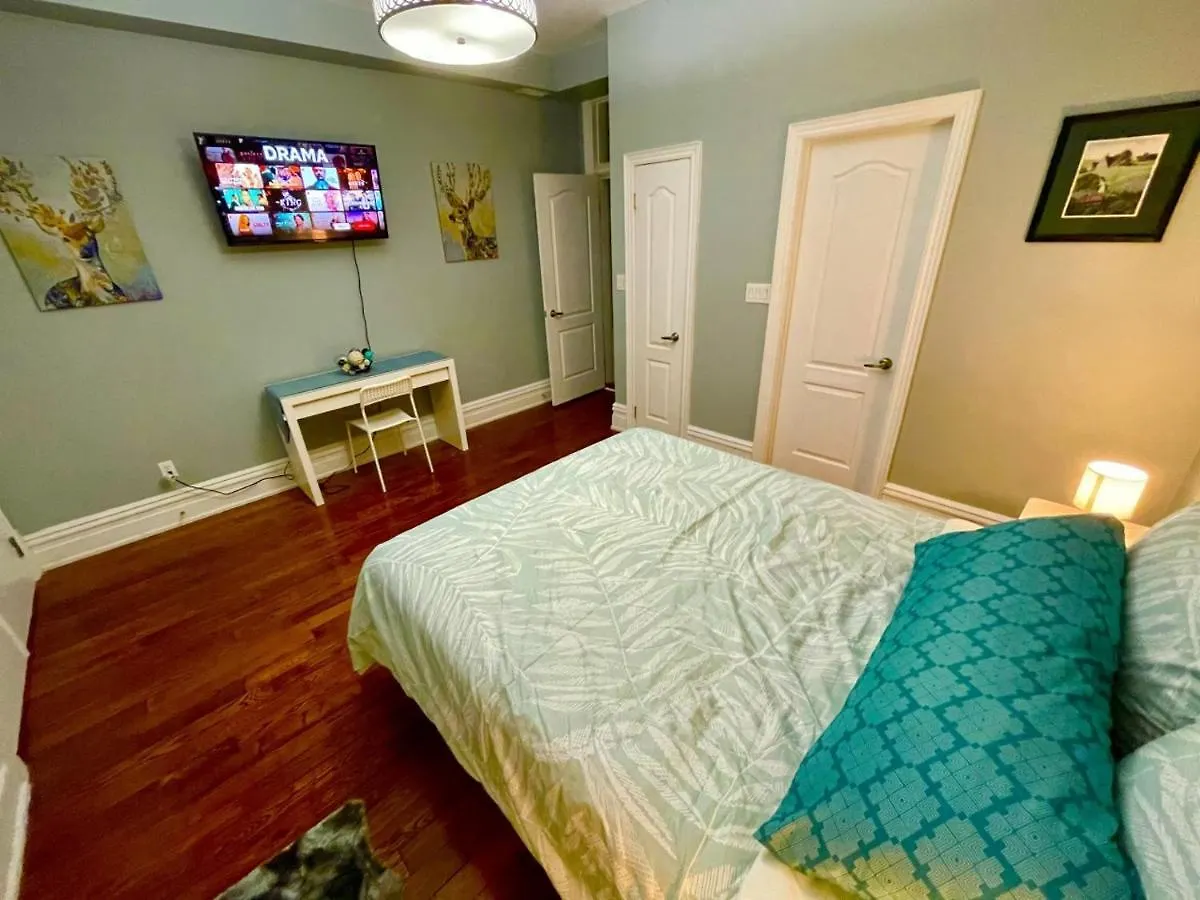 Guest house Charming Townhouse In Downtown, Toronto Hotel