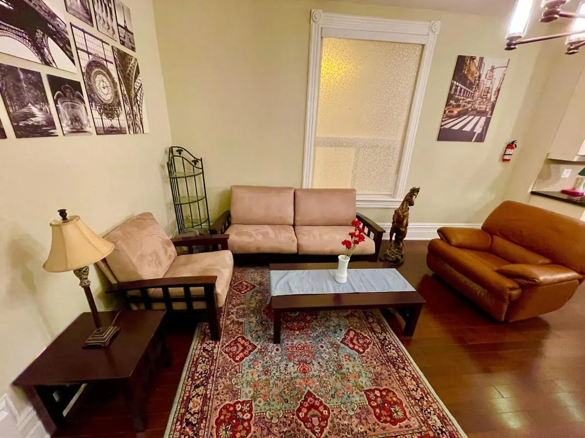 Guest house Charming Townhouse In Downtown, Toronto Hotel