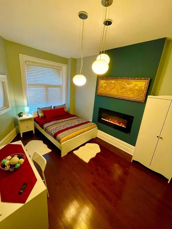 Guest house Charming Townhouse In Downtown, Toronto Hotel