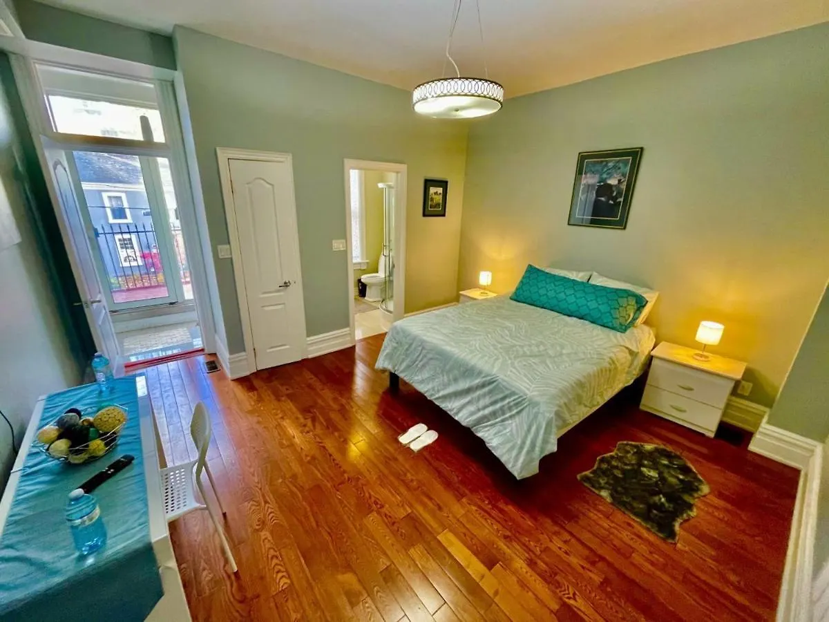 Charming Townhouse In Downtown, Toronto Hotel Guest house