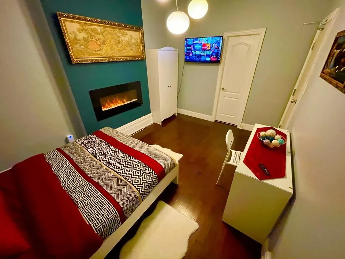 Charming Townhouse In Downtown, Toronto Hotel Guest house